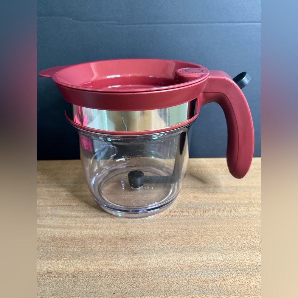 NIB Curtis Stone Gravy and Fat Separator Thumb Trigger Valve Release in Red